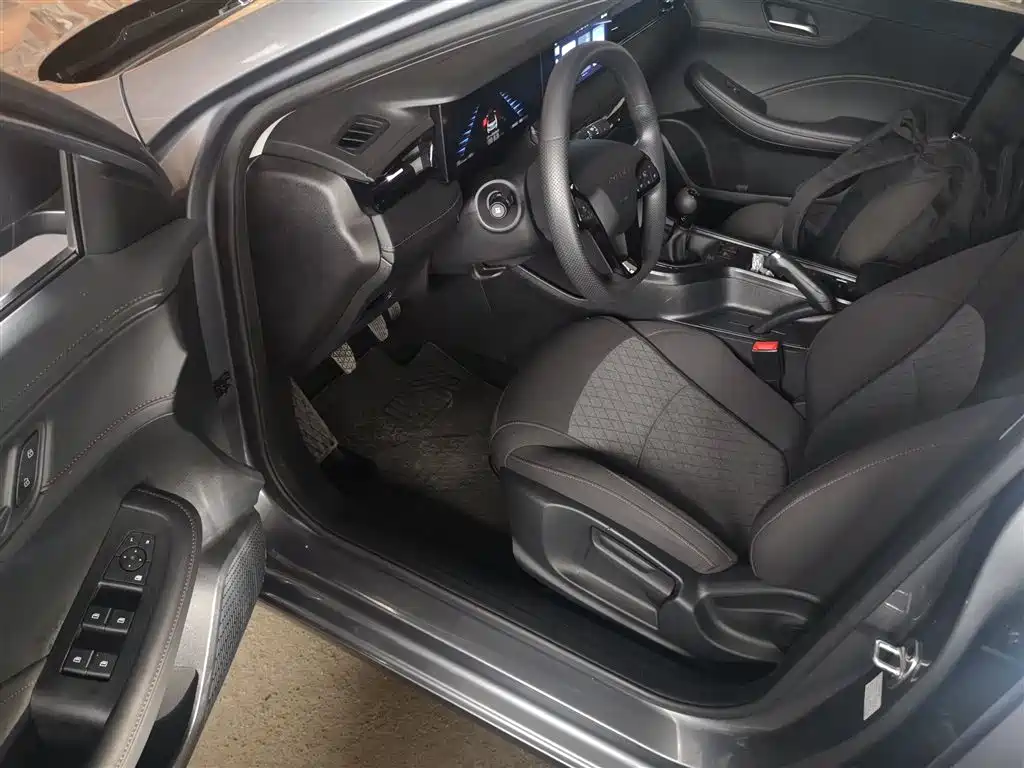 Roewe i5 2023 1.5L Manual Comfort Edition купить на сайте DeffCars