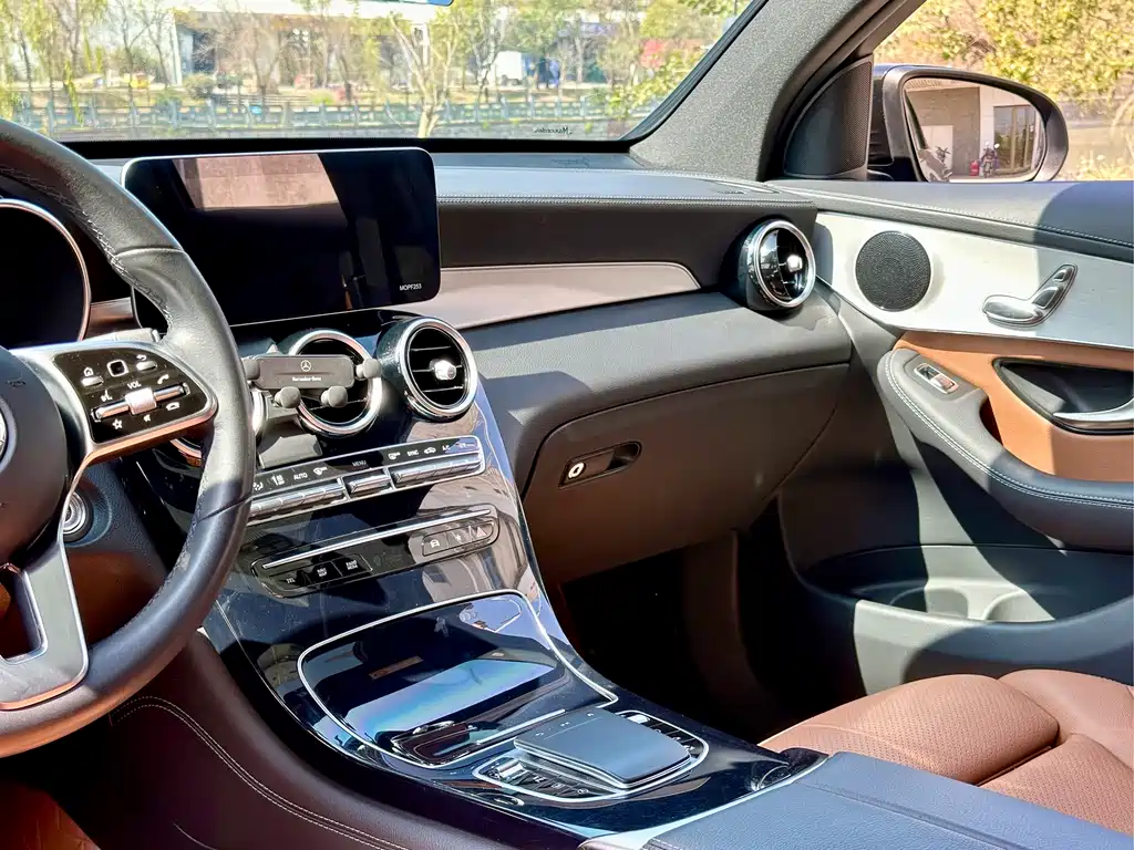 Mercedes-Benz GLC Coupe 2020 GLC 260 4MATIC Coupe SUV купить на сайте DeffCars