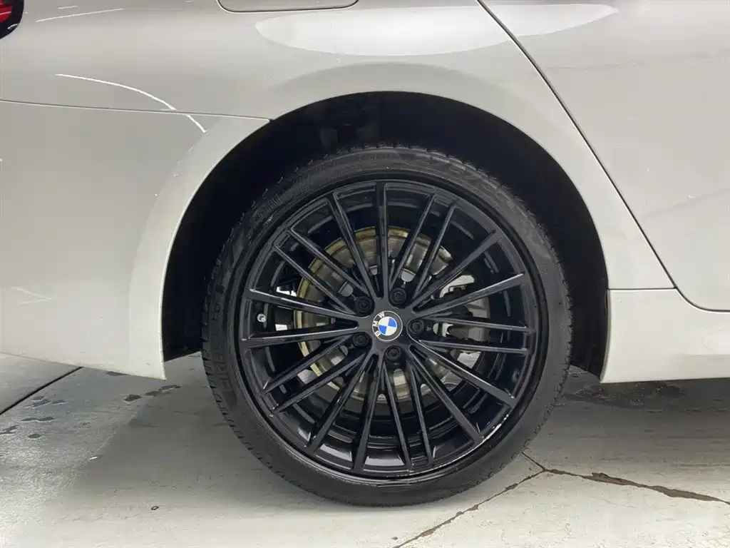 BMW 5 Series 2023 530Li Leading M Sports Package купить на сайте DeffCars