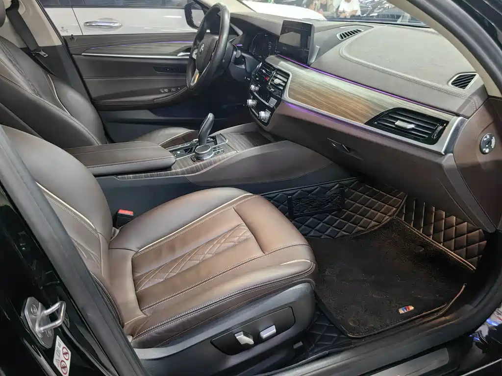 BMW 5 Series New Energy 2020 530Le Luxury Package купить на сайте DeffCars