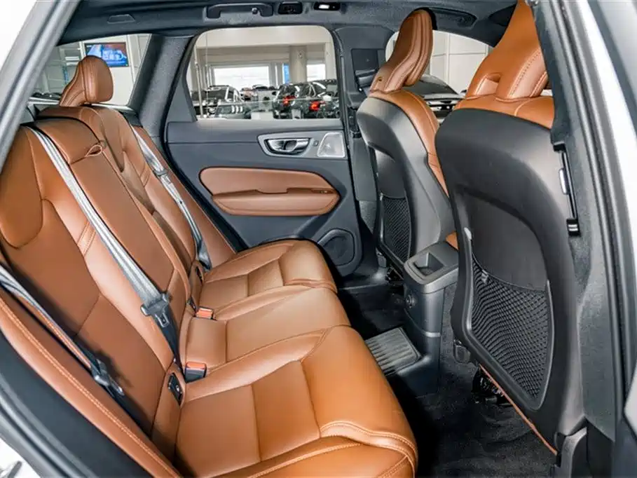 Volvo XC60 plug-in hybrid 2025 plug-in hybrid long-range four-wheel drive Zhiya luxury version купить на сайте DeffCars