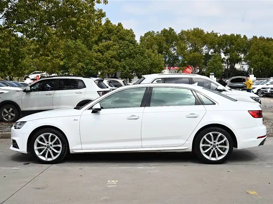 Audi A4L 2017 40 TFSI Fashion Type купить на сайте DeffCars