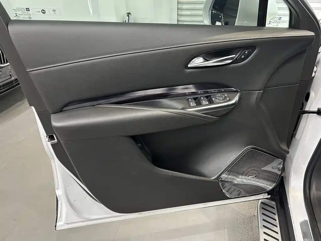 Cadillac XT4 2021 28T two-wheel drive technology купить на сайте DeffCars