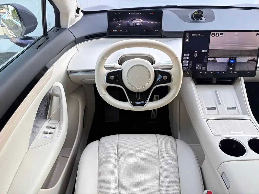 Zhijie R7 2025 extended range 331km Ultra купить на сайте DeffCars