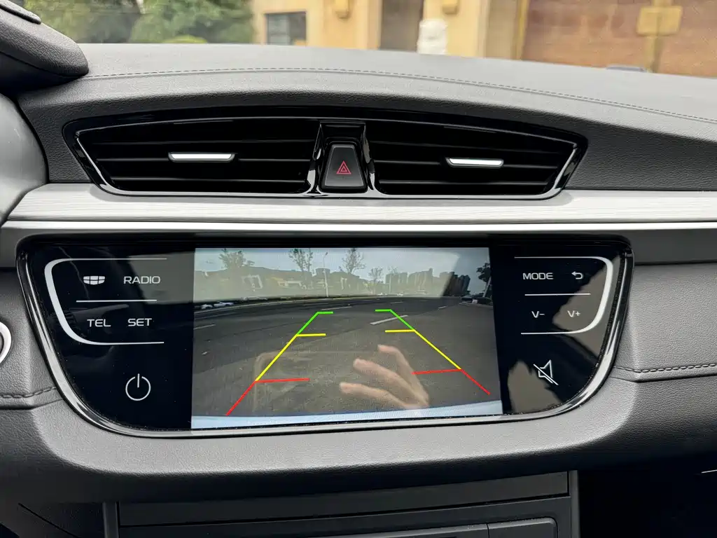 Emgrand 2020 1.5L manual luxury model купить на сайте DeffCars