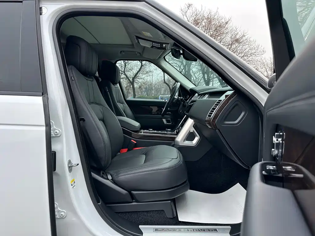 Range Rover 2021 3.0 L6 Legend Extended Classic Edition купить на сайте DeffCars
