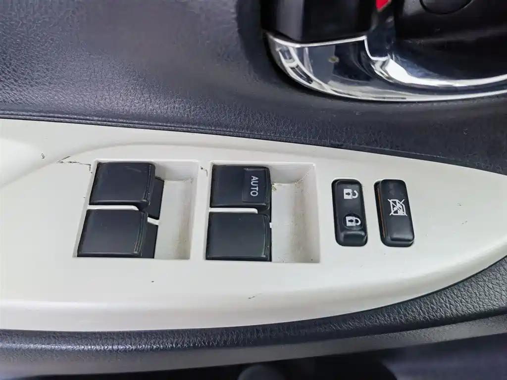 YARiS L 2015 1.5G automatic sunroof special edition купить на сайте DeffCars