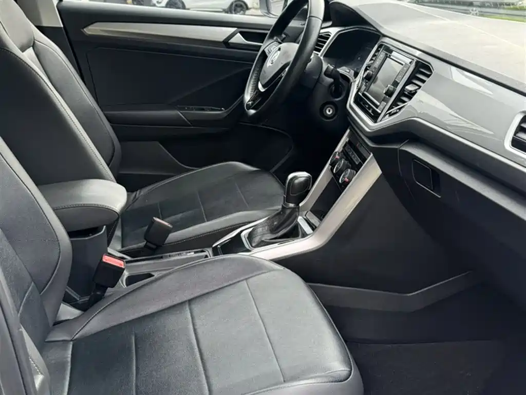 T-ROC 2020 230TSI DSG two-wheel drive aggressive model купить на сайте DeffCars