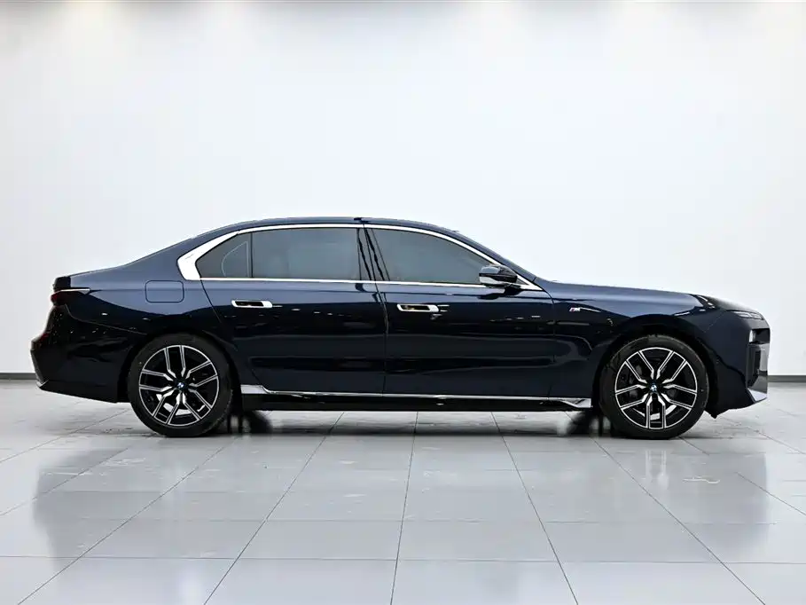 BMW 7 Series 2023 735Li M Sports Package купить на сайте DeffCars