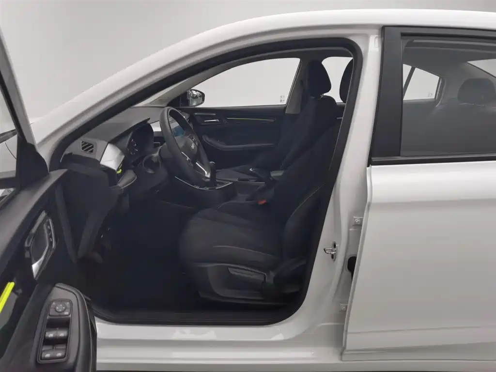 Roewe i5 2021 1.5L manual platinum version купить на сайте DeffCars