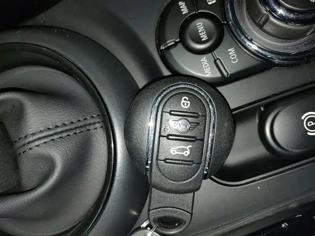 MINI CLUBMAN 2023 facelift 2.0T COOPER S Connoisseur купить на сайте DeffCars
