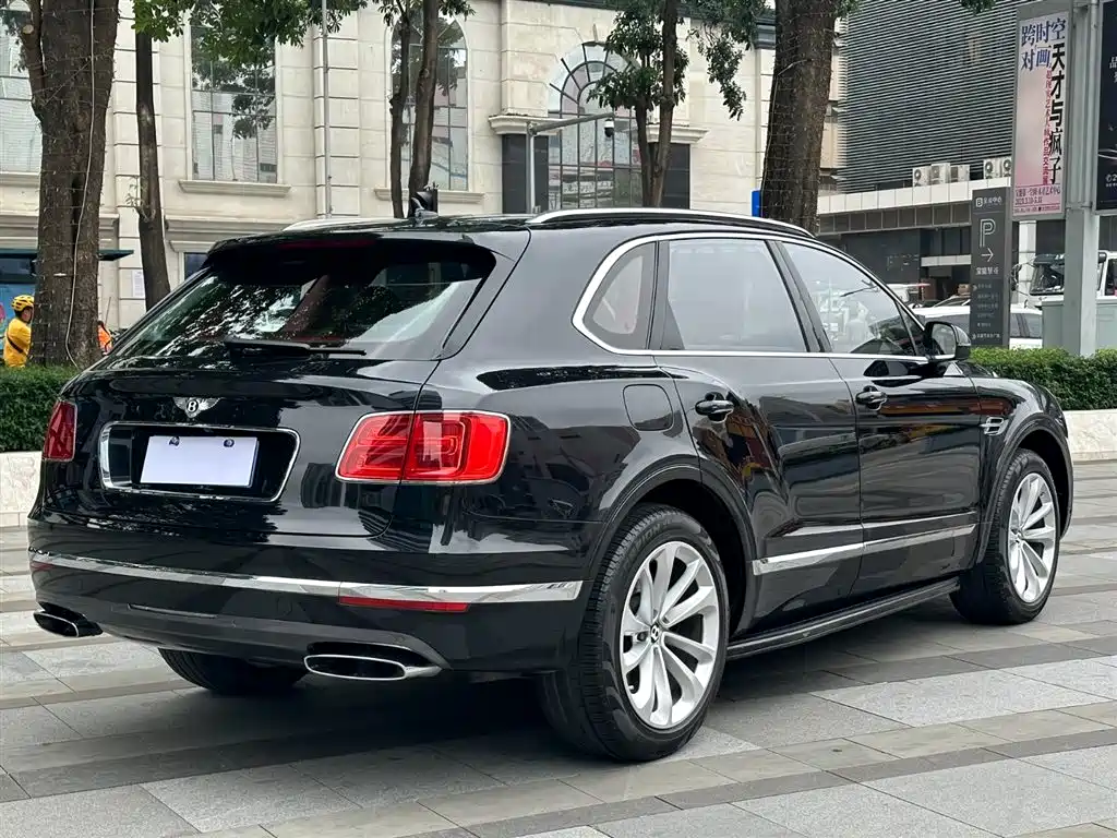 Bentayga 2017 6.0T Standard Edition купить на сайте DeffCars