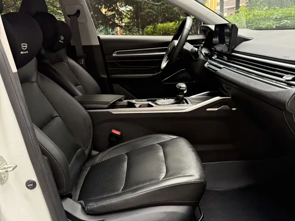 Emgrand 2023 4th Generation Champion Edition 1.5L CVT Premium Type купить на сайте DeffCars