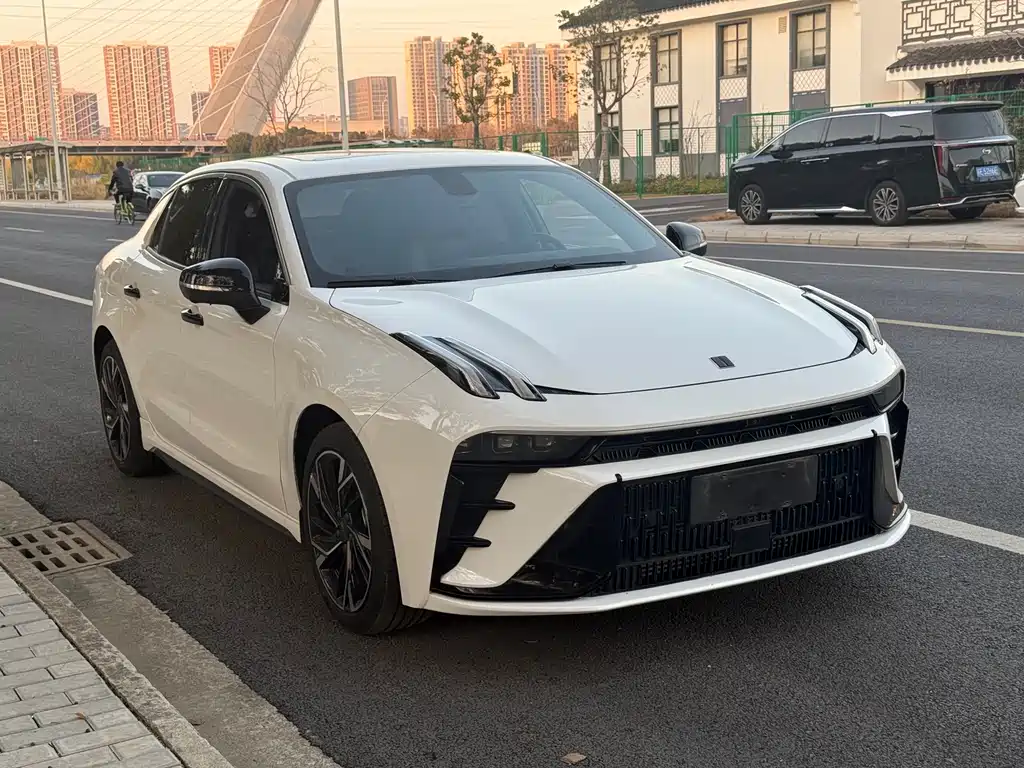 Lynk & Co 03 2023 1.5TD DCT Plus купить на сайте DeffCars