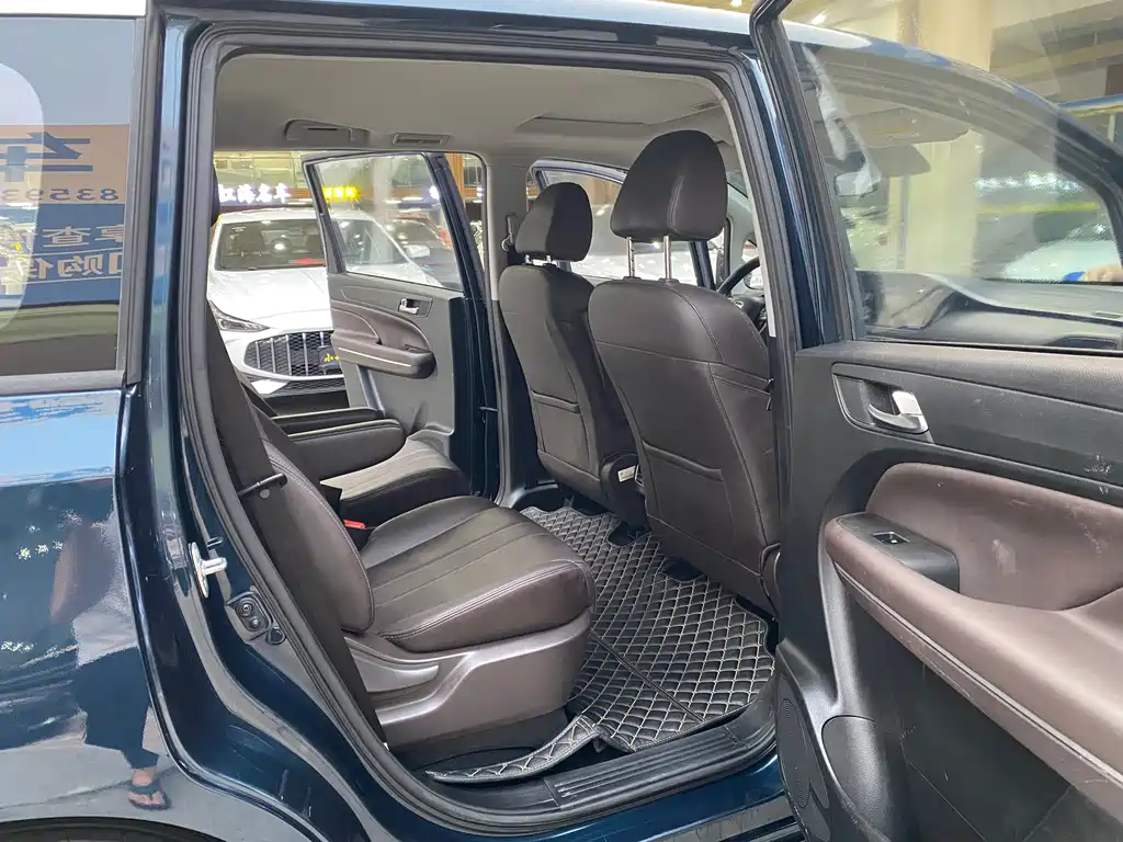 Trumpchi M6 2019 270T automatic luxury version (seven seats) National V купить на сайте DeffCars