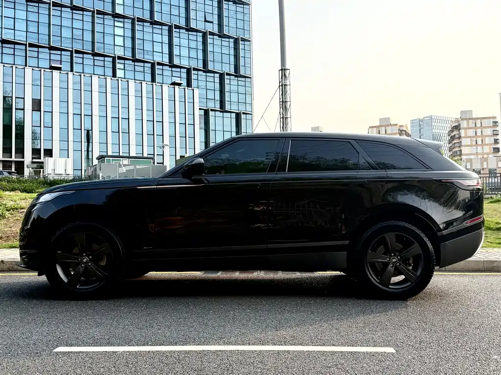 Range Rover Velar 2019 250PS R-DYNAMIC S купить на сайте DeffCars