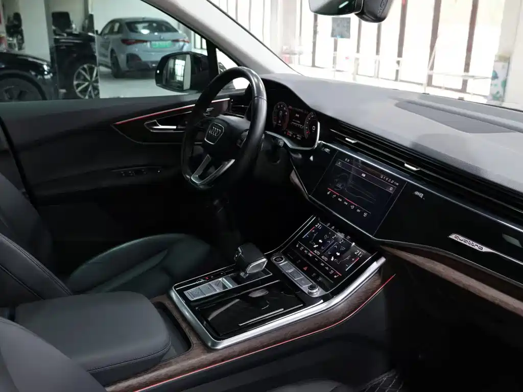 Audi Q7 2021 55 TFSI quattro S line sports version купить на сайте DeffCars