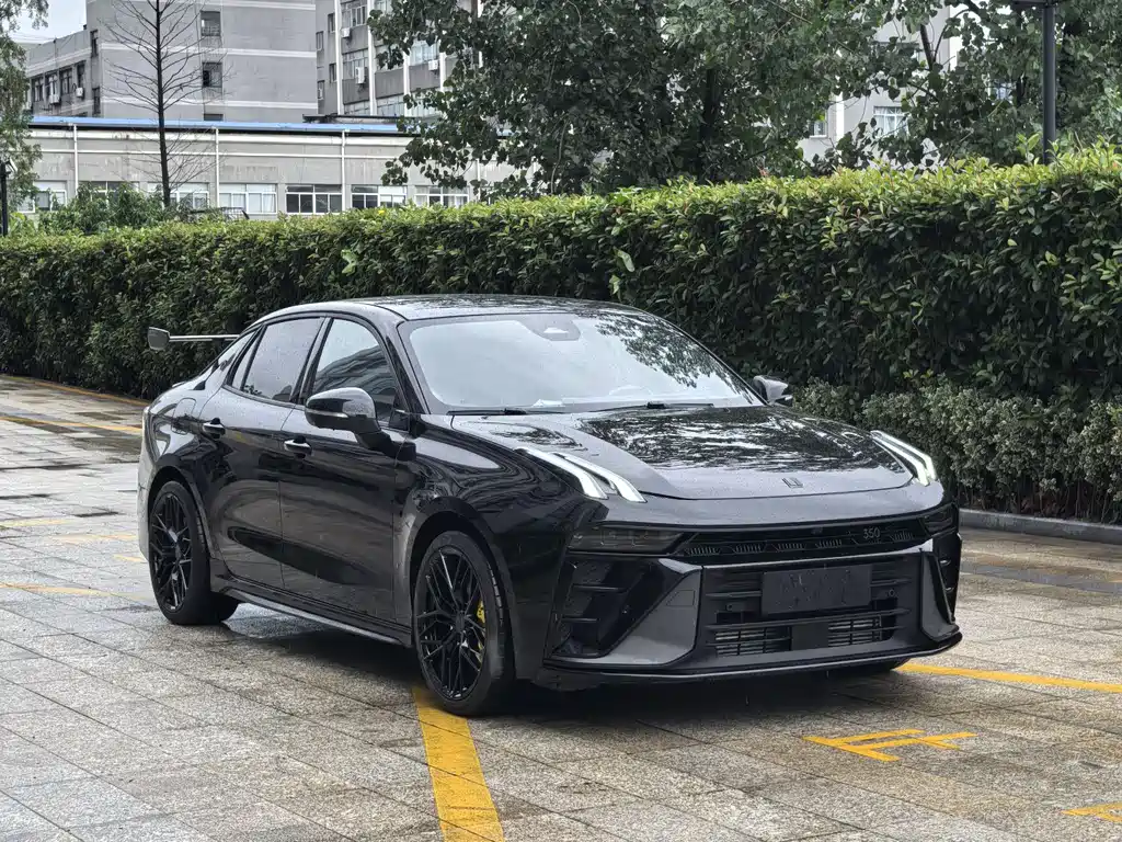 Lynk & Co 03 2025 model 03+ 2.0TD automatic performance advanced version купить на сайте DeffCars