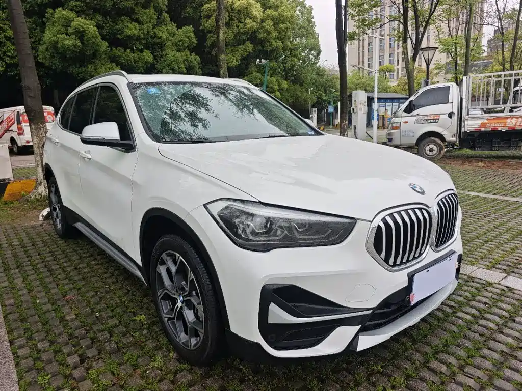 BMW X1 2022 sDrive20Li Exclusive Model купить на сайте DeffCars