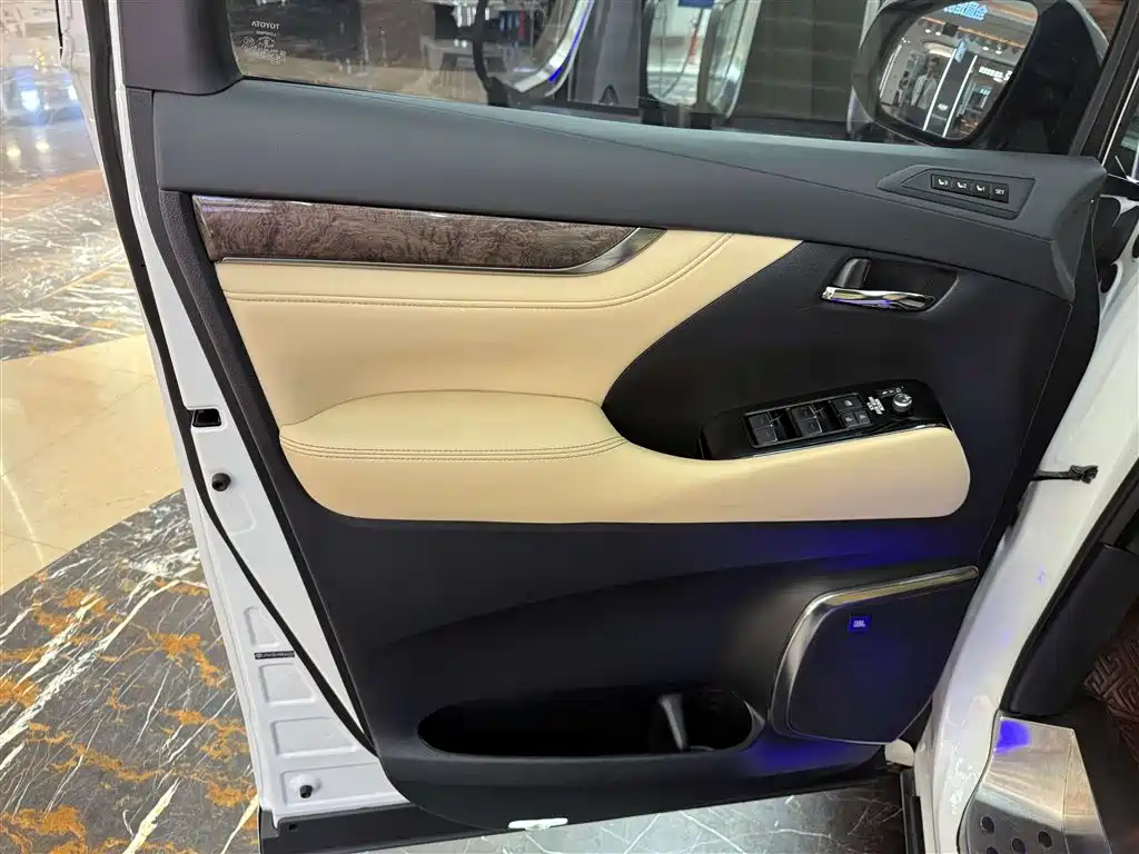 Wilfa 2021 Crown Dual Engine 2.5L HV Premium Edition купить на сайте DeffCars