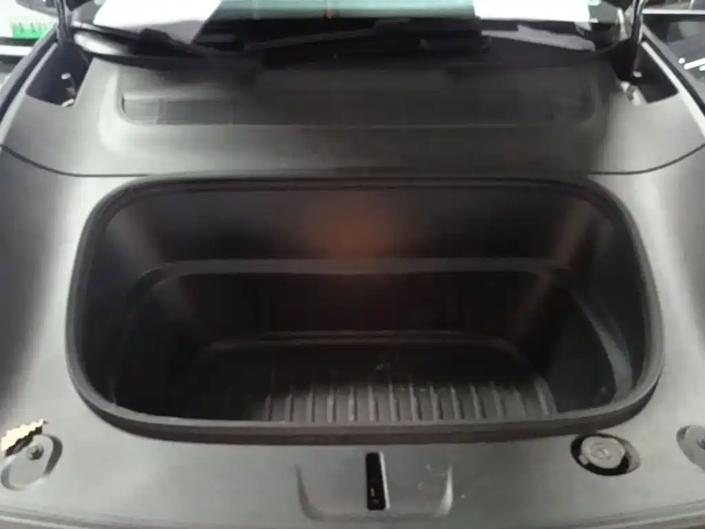 Model Y 2025 rear-wheel drive version купить на сайте DeffCars