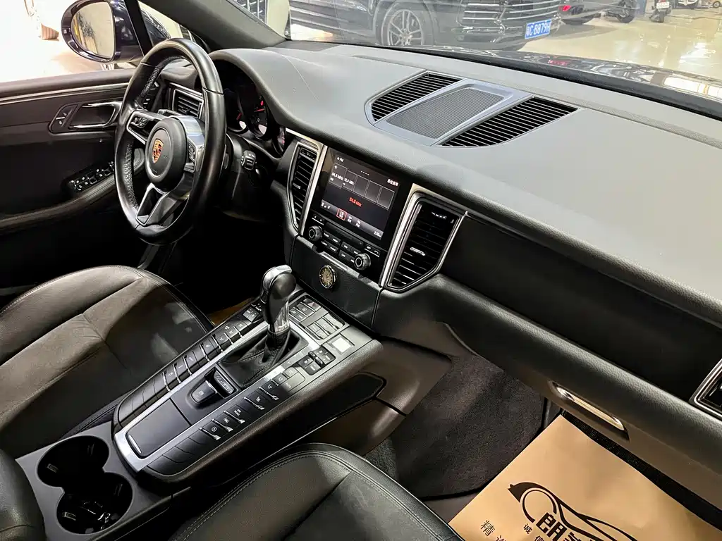 Macan 2017 Macan 2.0T купить на сайте DeffCars