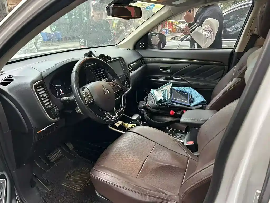 Outlander 2016 2.0L 2WD Fashion Edition 5 seats купить на сайте DeffCars