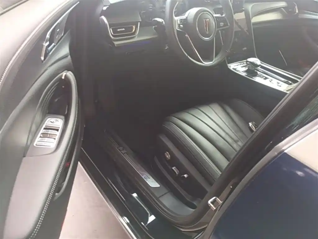 Hongqi H5 2024 2.0T Automatic Zhilianqichang Edition купить на сайте DeffCars