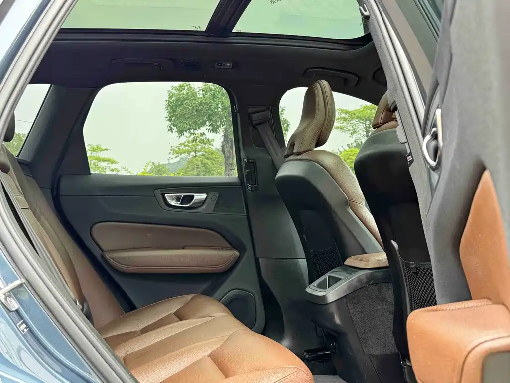 Volvo XC60 2021 T5 four-wheel drive Zhiya Luxury Edition купить на сайте DeffCars