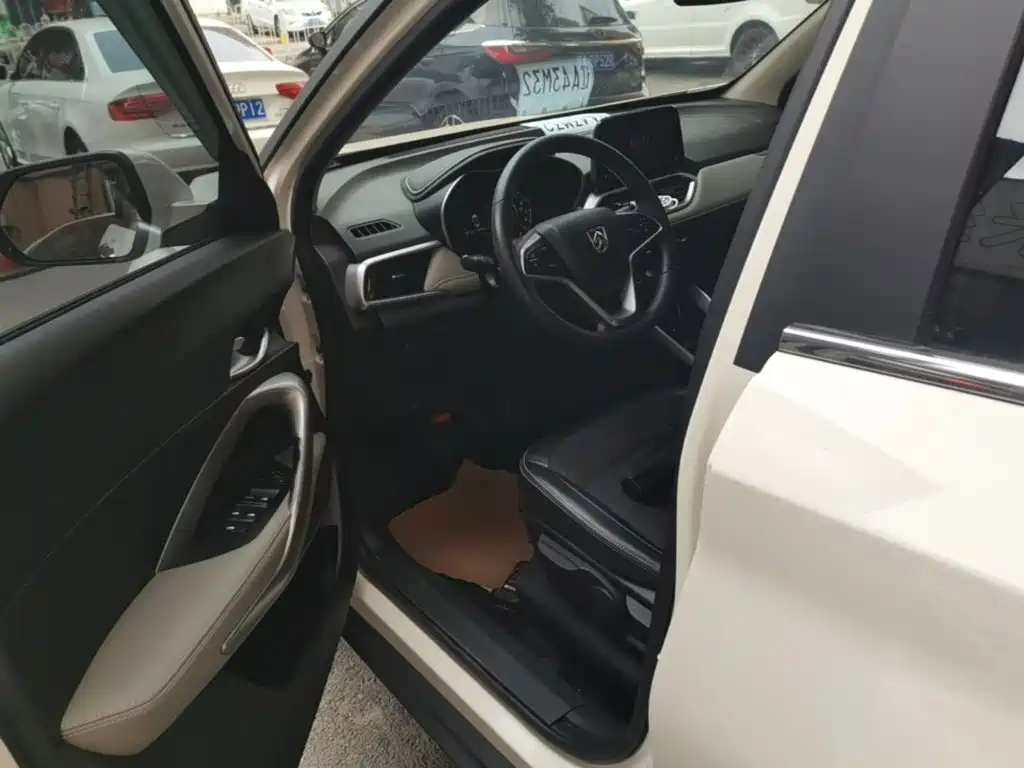 Baojun 510 2017 1.5L manual fashion model купить на сайте DeffCars