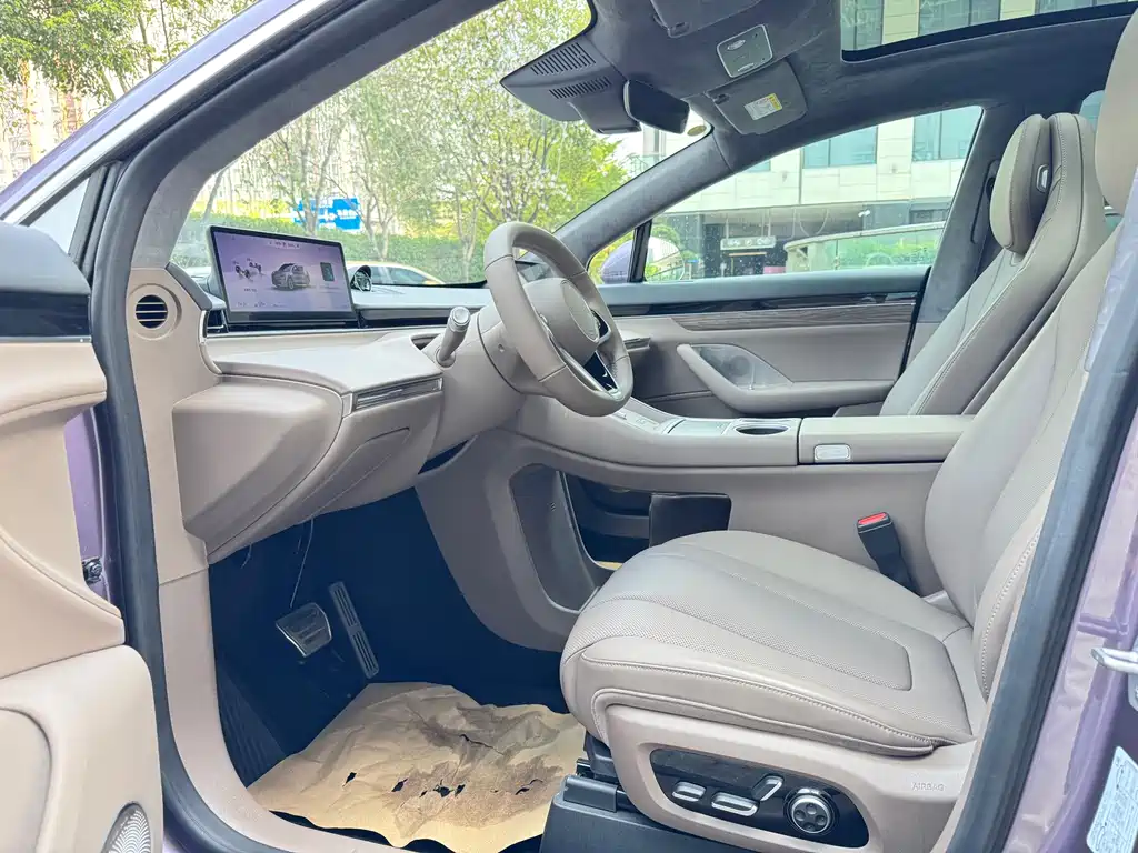 Zhijie R7 2025 extended range 331km Ultra купить на сайте DeffCars