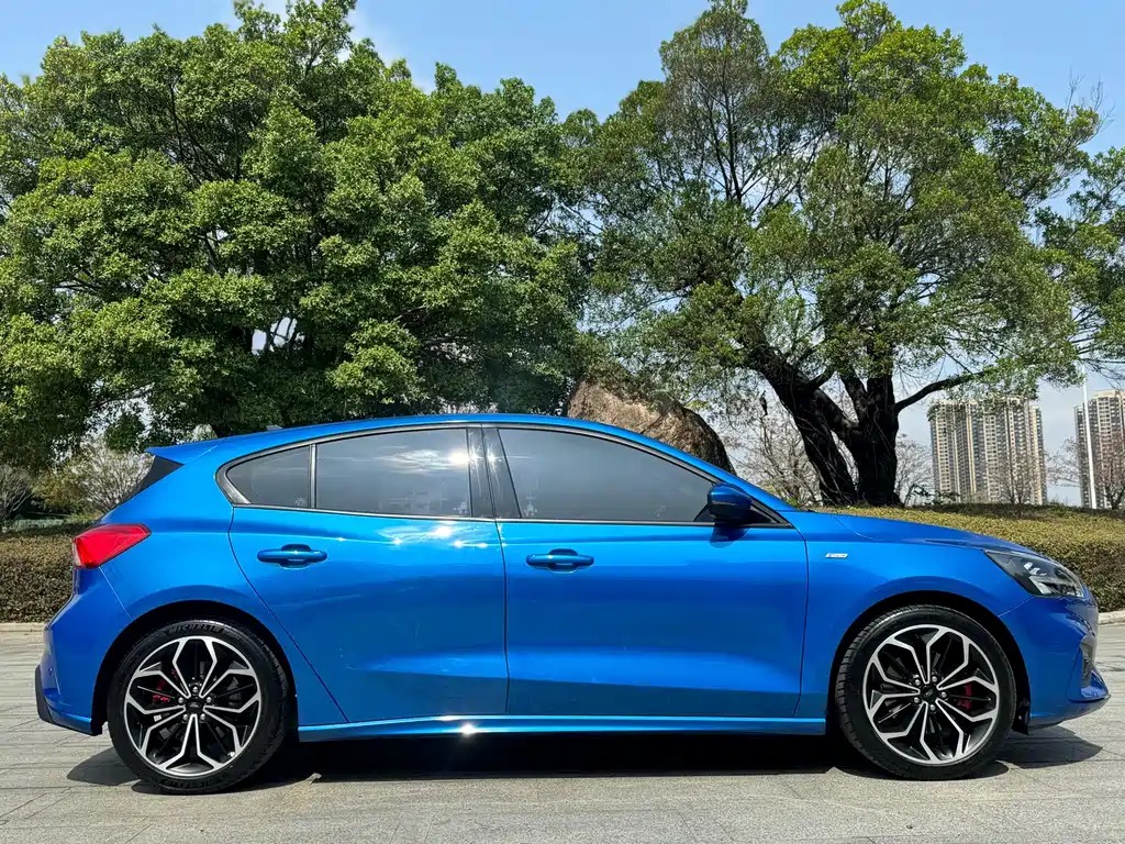 Focus 2021 Hatchback EcoBoost 180 Automatic ST Line купить на сайте DeffCars