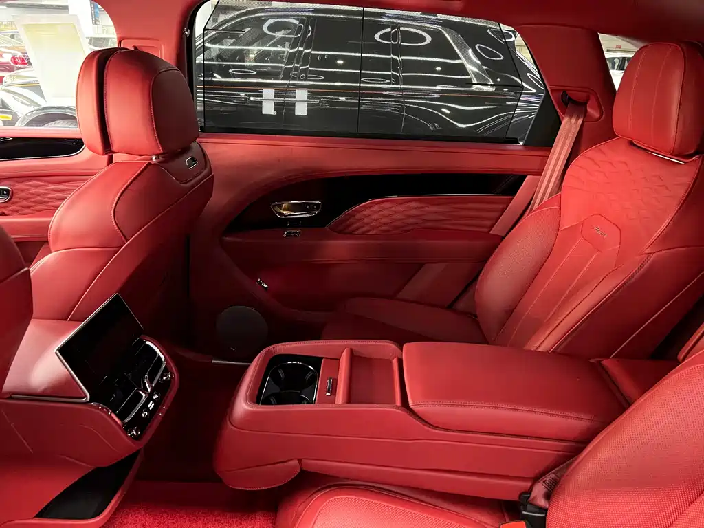 Bentayga 2025 4.0T V8 Long Wheelbase Art Edition купить на сайте DeffCars