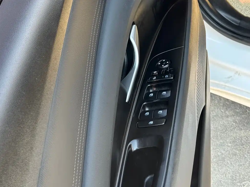 Elantra 2023 1.5L CVT LUX Premium Edition купить на сайте DeffCars