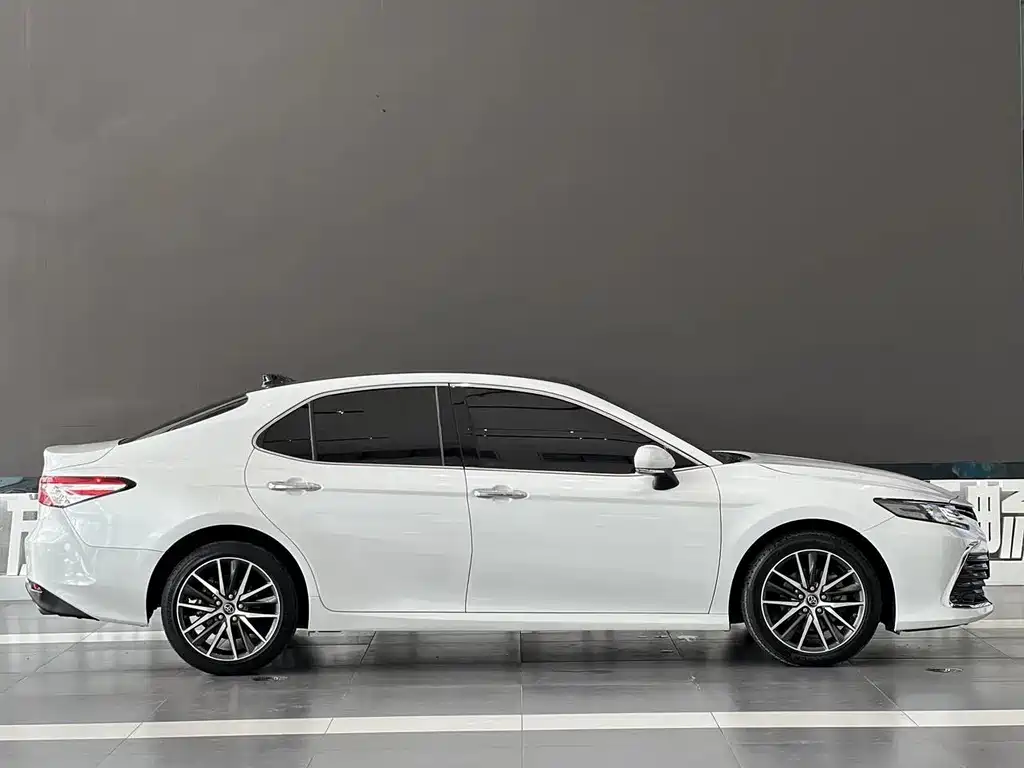 Camry 2021 2.5G Deluxe Edition купить на сайте DeffCars