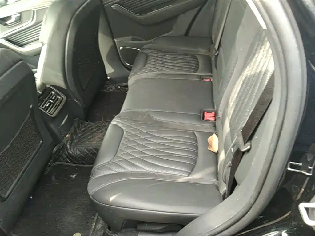 Hongqi HS5 2023 2.0T Qixiang Pro version купить на сайте DeffCars