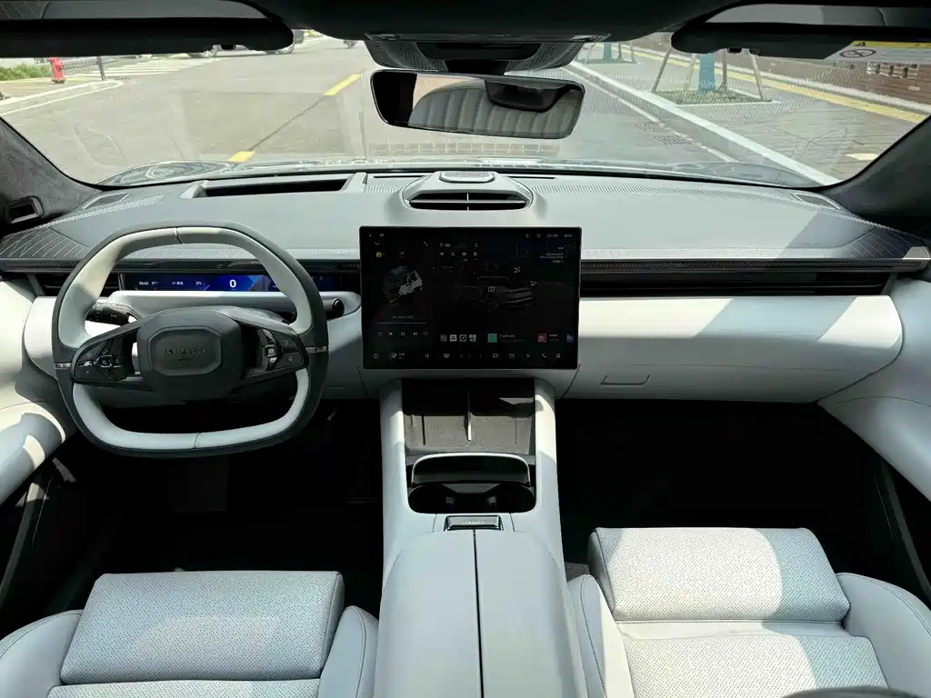 Lynk & Co Z10 2024 95kWh 702km four-wheel drive smart driving Ultra купить на сайте DeffCars