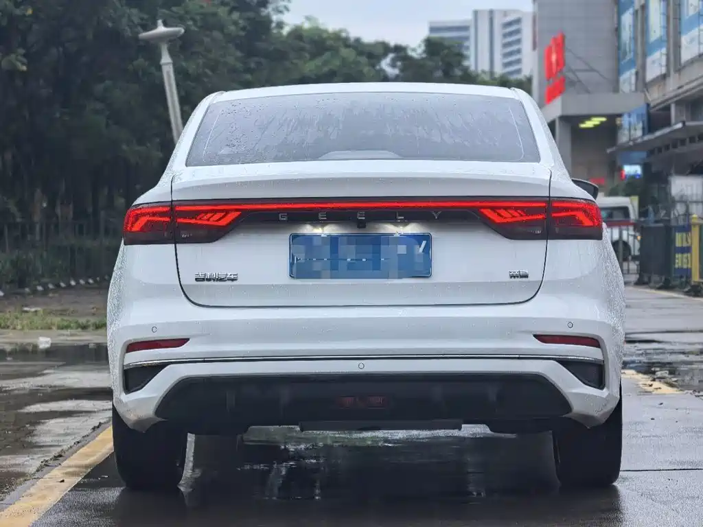 Emgrand 2022款 第4代 1.5L CVT旗舰型 купить на сайте DeffCars