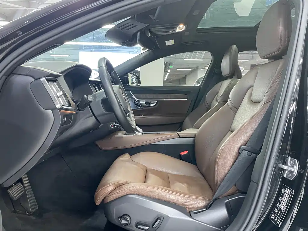 Volvo S90 2021 B5 Zhiyuan Luxury Edition купить на сайте DeffCars