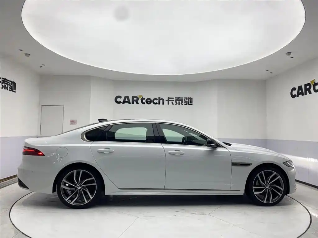 Jaguar XFL 2024 2.0T P300 four-wheel drive flagship sports gold version купить на сайте DeffCars