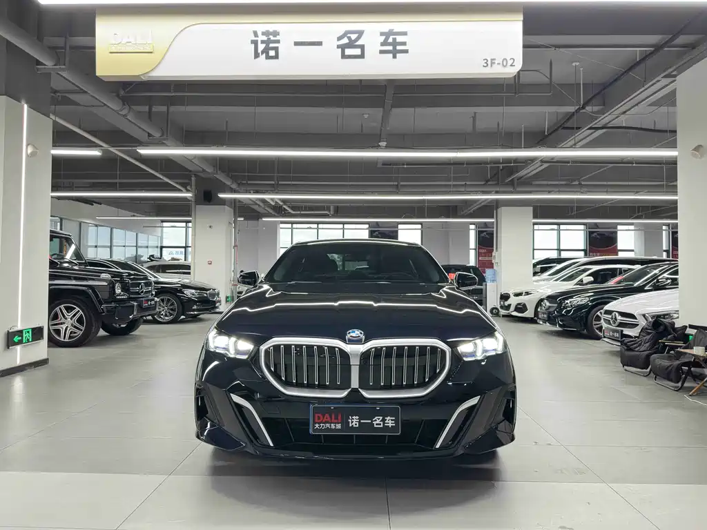 BMW 5 Series 2025 530Li Exclusive M Sports Package купить на сайте DeffCars