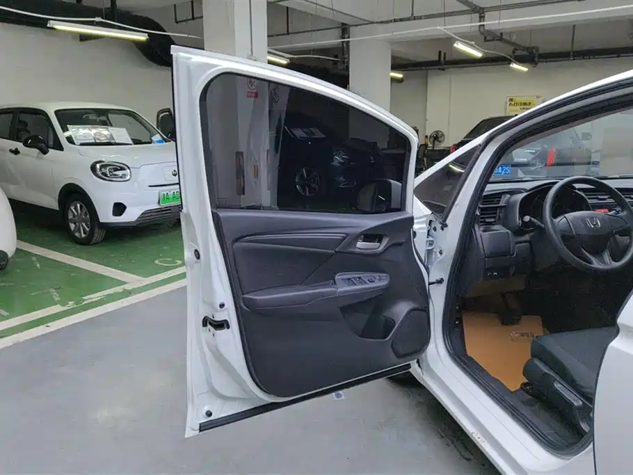 Fit 2016 1.5L LXS CVT Comfort Sunroof Edition купить на сайте DeffCars