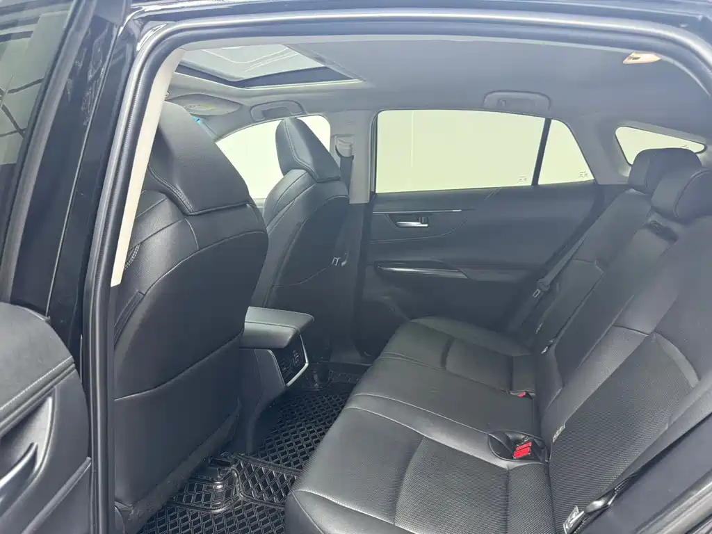 Vesa 2022 2.0L CVT two-wheel drive premium version купить на сайте DeffCars