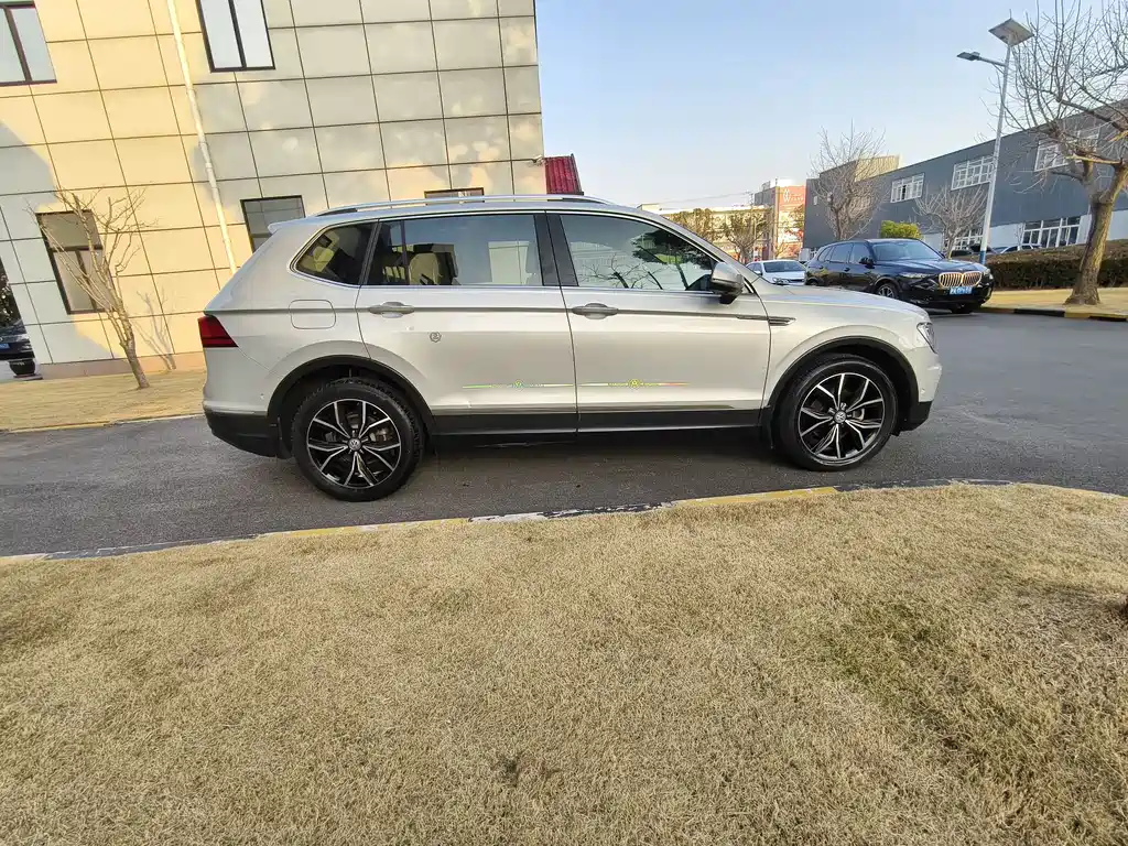 Tiguan L 2019 330TSI automatic two-wheel drive smart luxury version National VI купить на сайте DeffCars