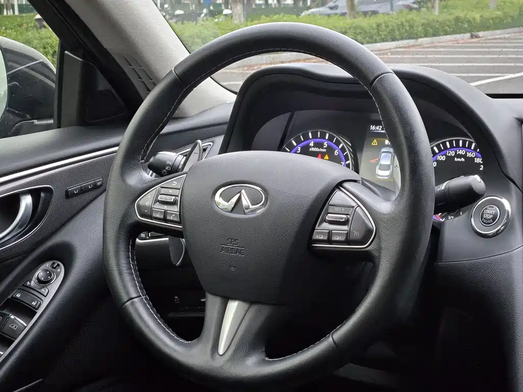 Infiniti Q50 2014 3.7L luxury sports version купить на сайте DeffCars