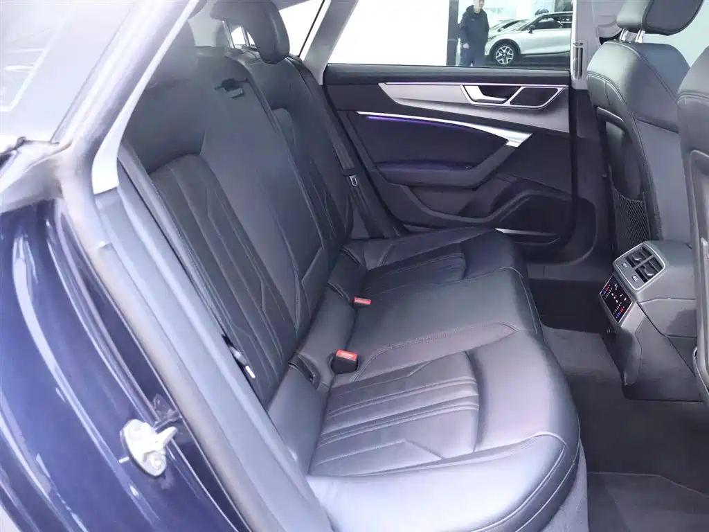 Audi A7 2022 45 TFSI Premium Selection купить на сайте DeffCars