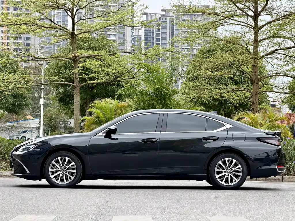 Lexus ES 2025 300h Premium Edition купить на сайте DeffCars