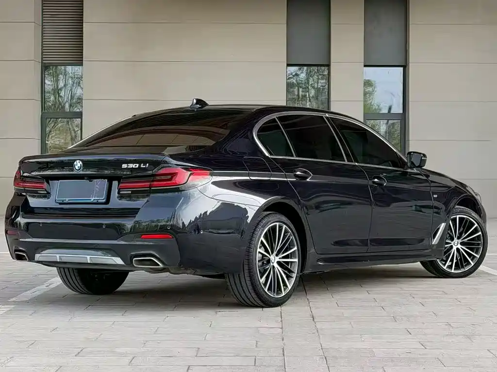BMW 5 Series 2023 530Li Leading M Sports Package купить на сайте DeffCars