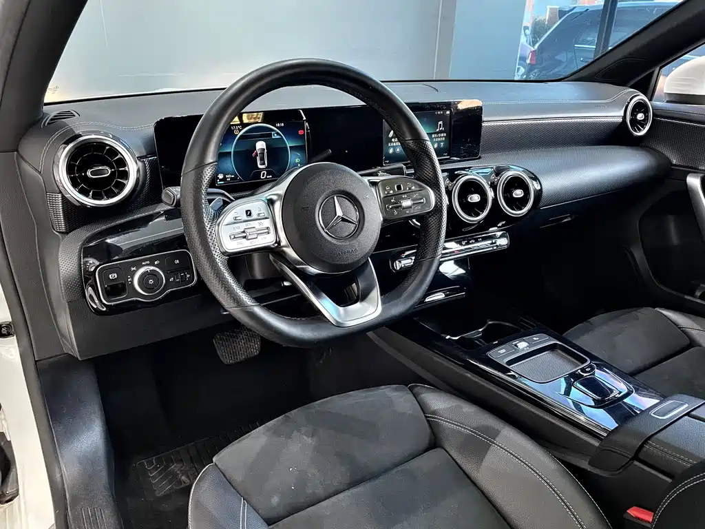 Mercedes-Benz A-Class 2020 A 180 L Sports Sedan купить на сайте DeffCars