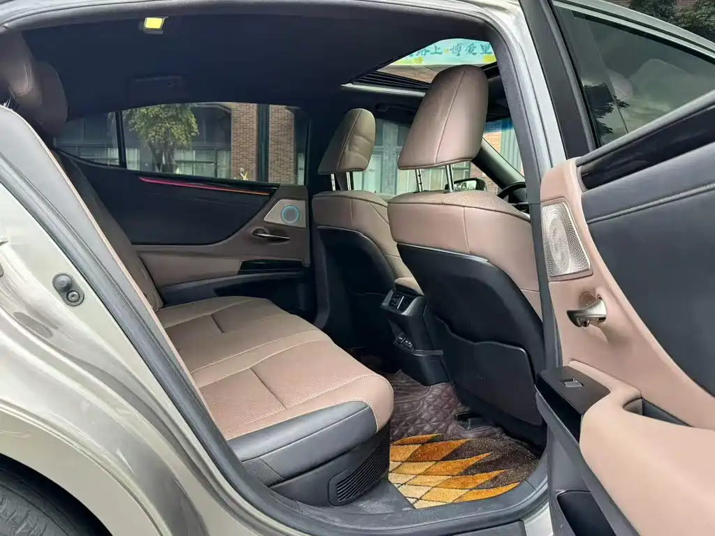 Lexus ES 2022 300h Excellence Edition купить на сайте DeffCars